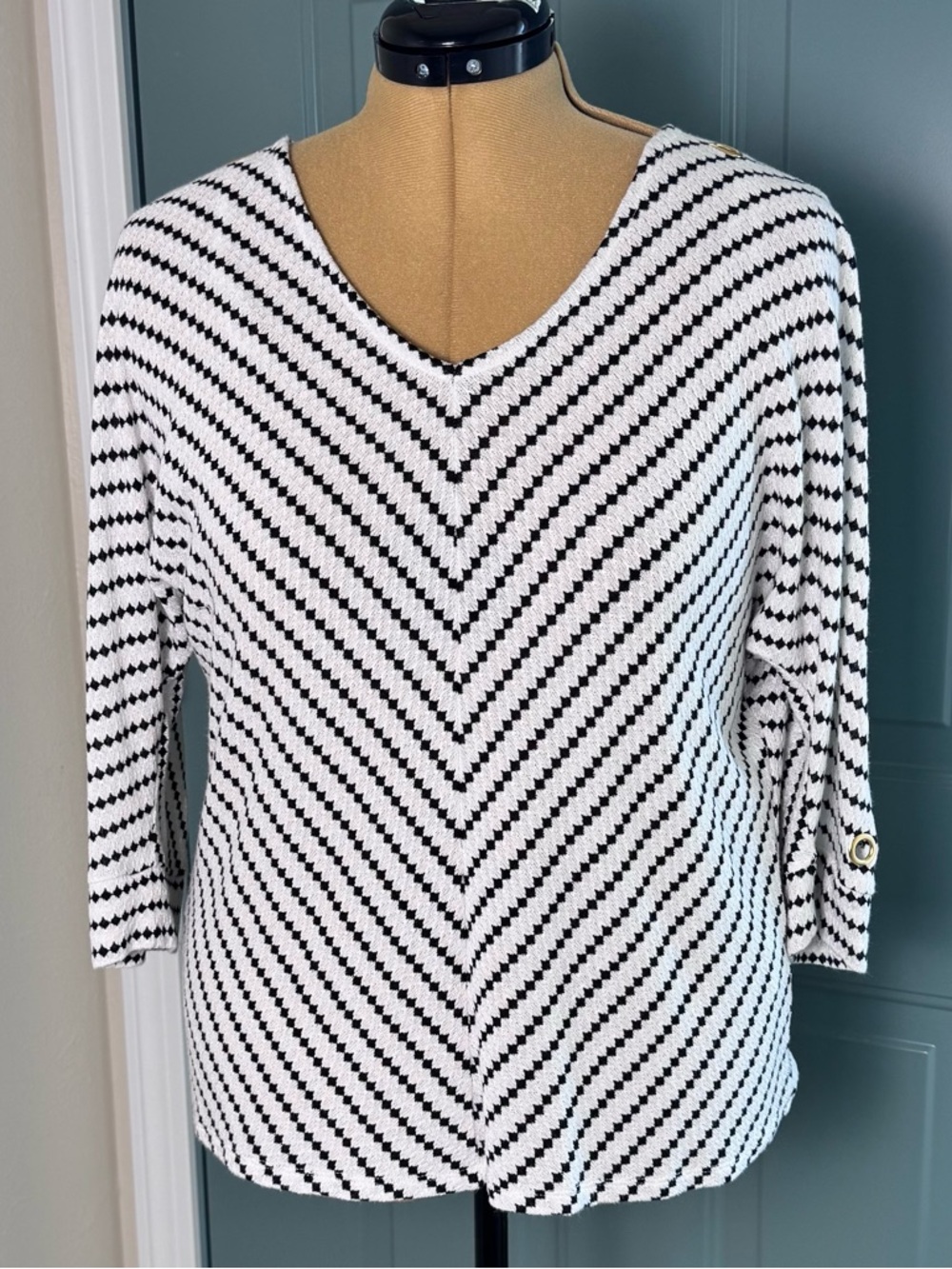 Bellini Black and White Chevron Top Large Grommet Sleeve
